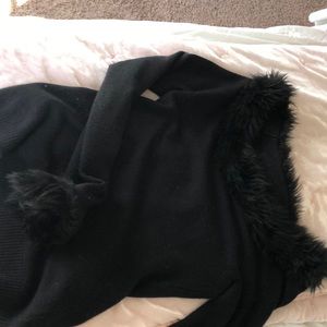 Black top with fur edges
